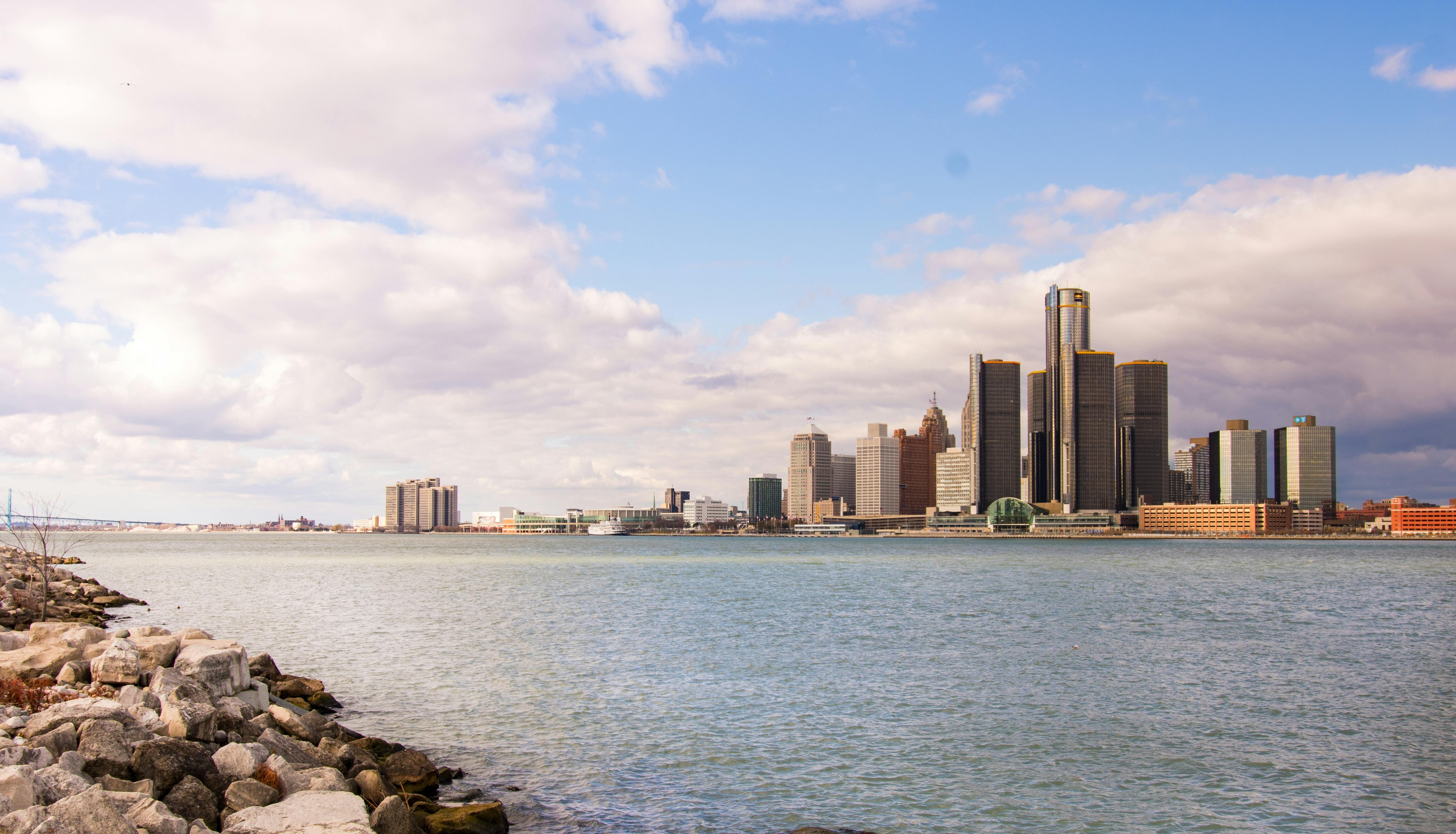 detroit michigan skyline